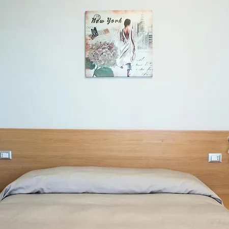 Chez Nous Bed & Breakfast 3*
