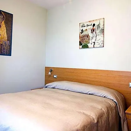 Chez Nous Bed & Breakfast 3*