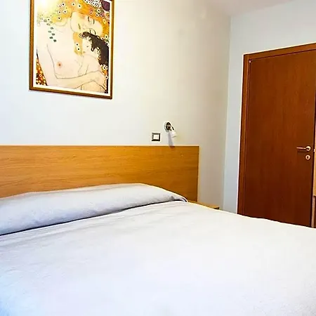 Chez Nous Bed & Breakfast 3*